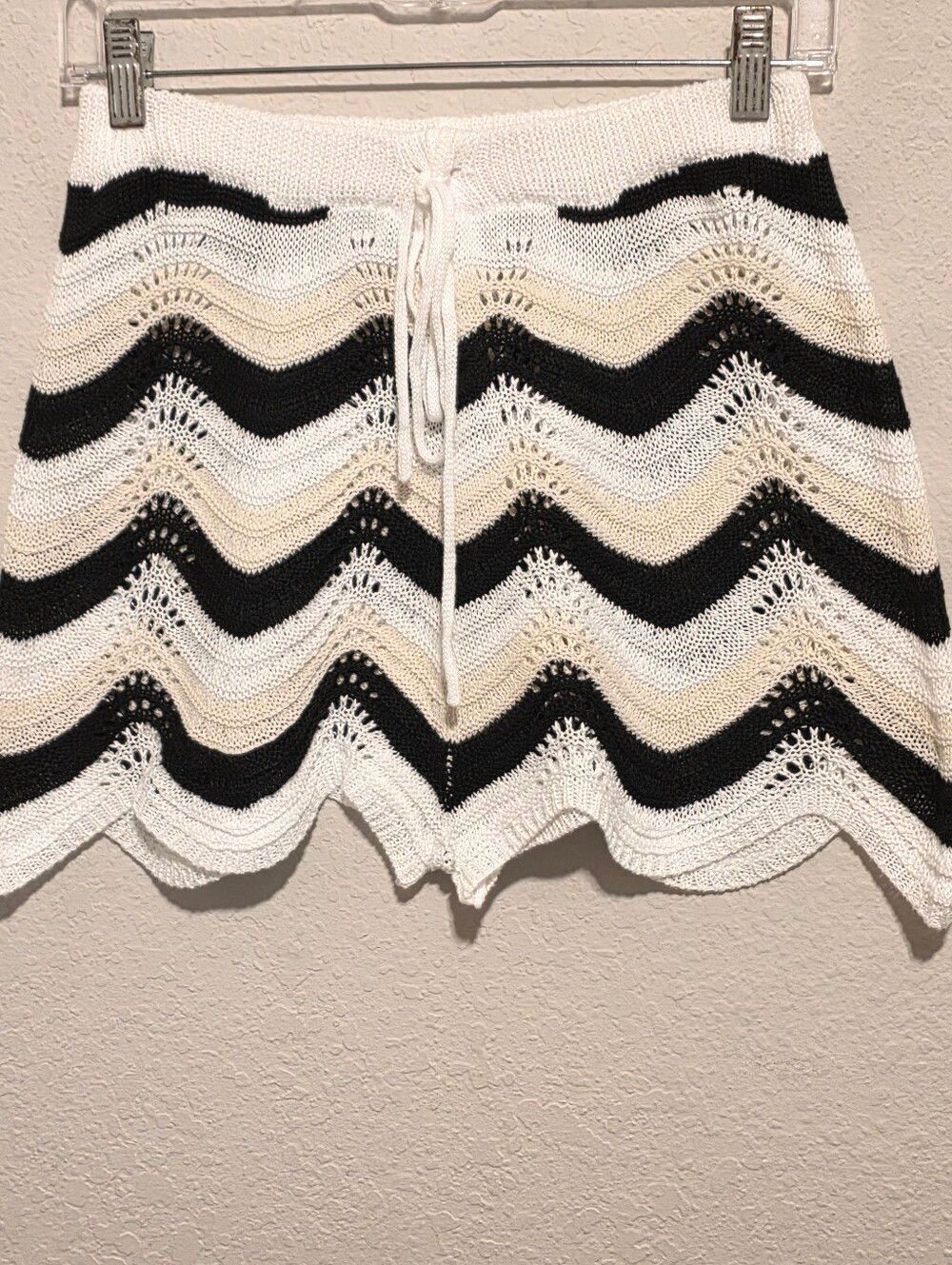 NWOT Knit Beach Shorts Swim Cover Up Scalloped Coastal Resortwear Seaside Size M
